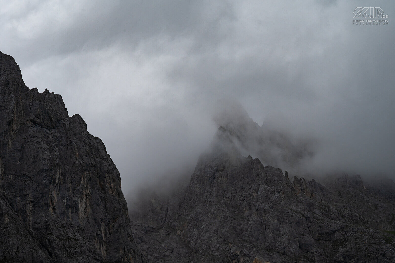 Dachstein Rotspieken rondom de Dachstein gletsjer die op een hoogte van 2700m ligt Stefan Cruysberghs
